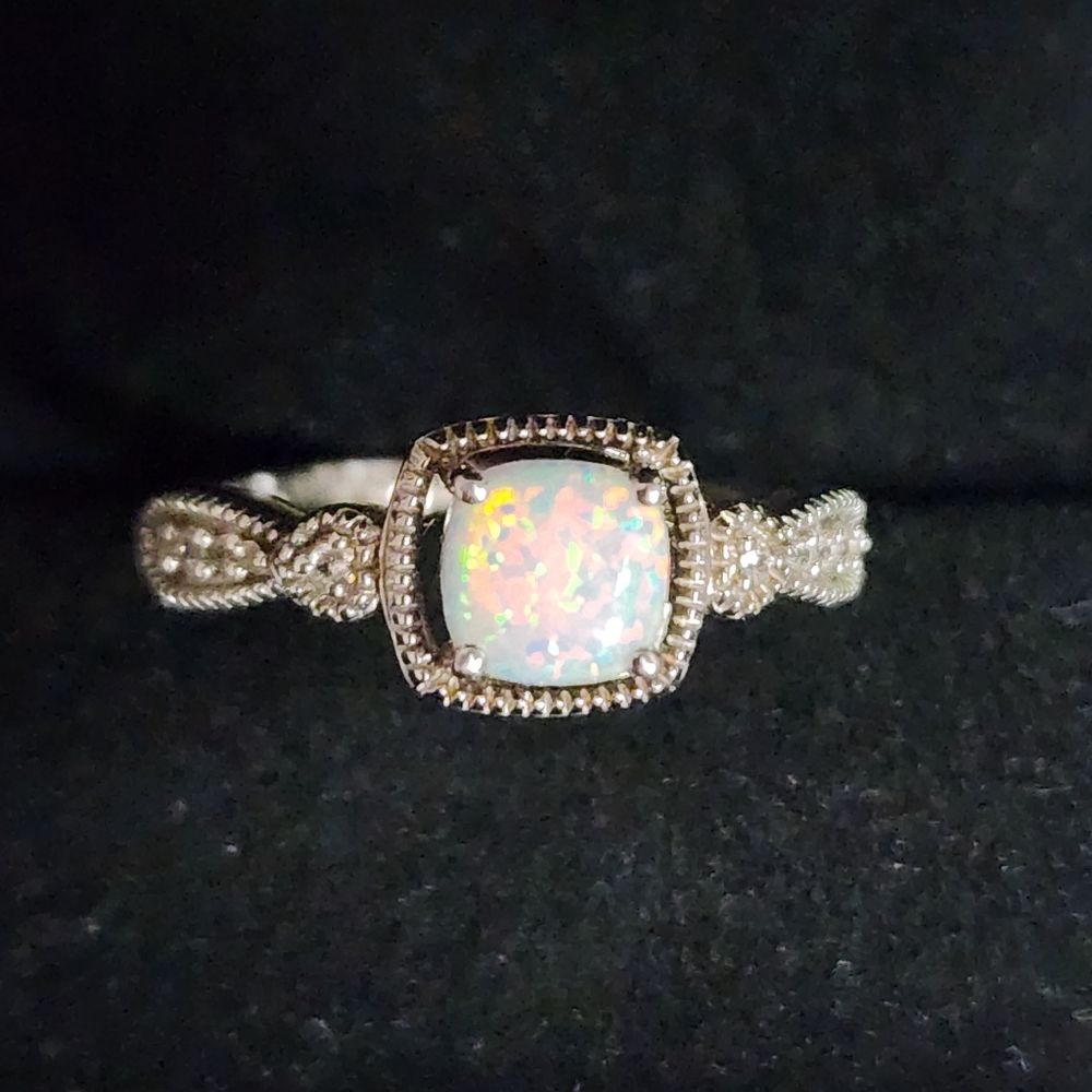 Beautiful Kay Jewelers Opal & Diamond Ring
